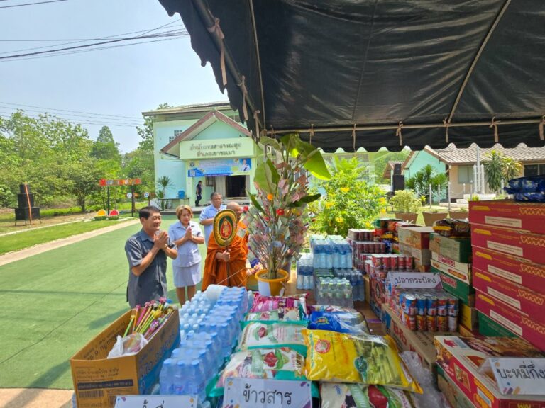 สสอ.เขาชะเมาจัดงานทำบุญสำนักงานสาธารณสุขอำเภอเขาชะเมา และทอดผ้าป่าของอาสาสมัครสาธารณสุขประจำหมู่บ้าน อำเภอเขาชะเมา